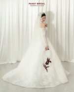 P4 - WHISPERS OF A QUEEN - Image 2