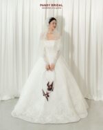 P4 - WHISPERS OF A QUEEN - Image 3