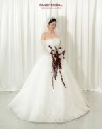 P4 - WHISPERS OF A QUEEN