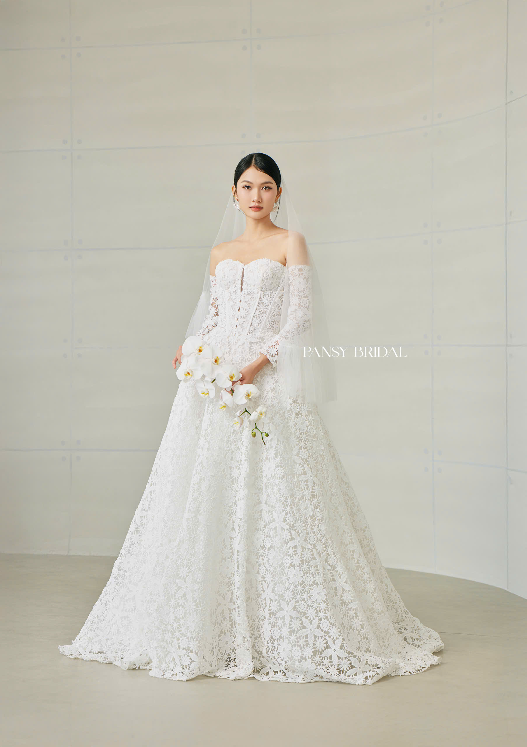 z6657723275762_cbdc69c2b2c96719d440af7c13e5850e P568- FLORAL LACE - SLEEVES - Image 1